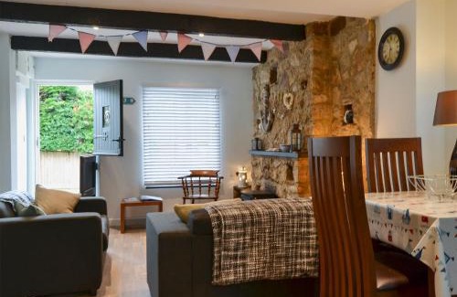 Porchfield House | Horseshoe Cottage