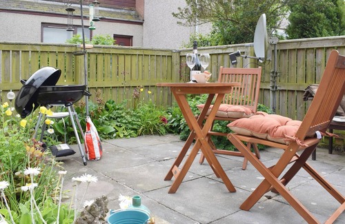 Freuchie Cottage | Horseshoe Cottage is cosy and welcoming, perfect for a romantic break.