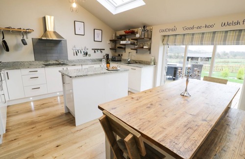 Mynytho Cottage | HORSESHOE COTTAGE, pet friendly, luxury holiday cottage in Abersoch