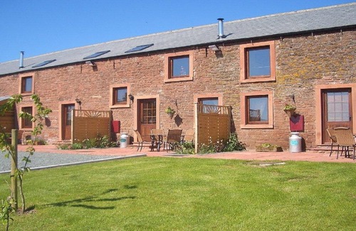 Wigton House | Horseshoe Cottage - Sky television now available
