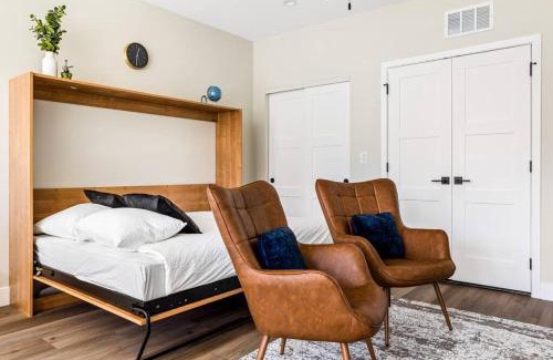 Golden Apartment | Horseshoe Hideaway Luxe Studio 1 Block to Main St