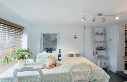 Saham Toney House | Horseshoe House - Ukc2743
