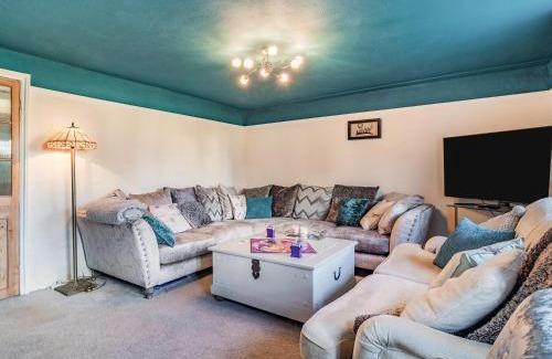 Saham Toney House | Horseshoes House