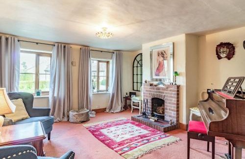 Saham Toney House | Horseshoes House