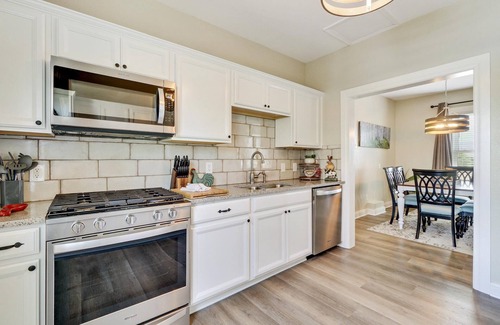 Loma House | Horsethief Retreat: EV Charger, BBQ Grill & Patio!