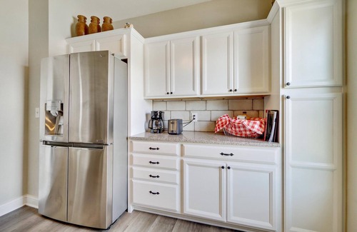 Loma House | Horsethief Retreat: EV Charger, BBQ Grill & Patio!