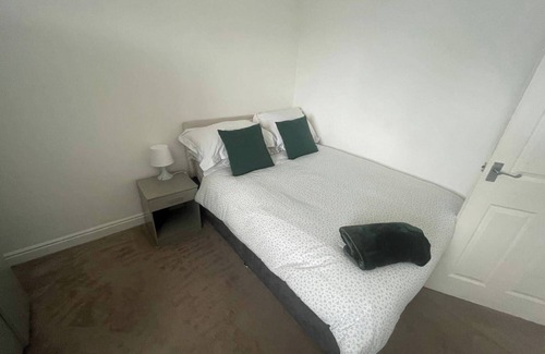 Horsforth Apartment | Horsforth Apartment Leeds Bradford Airport