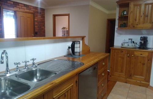 Horsham House | Horsham Central 'The Homestead' Country Style Accommodation