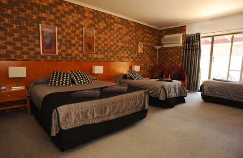 Horsham Hotel | Horsham Mid City Court Motel