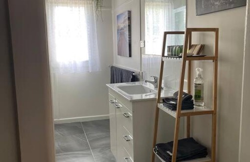 Horsham House | Horsham stayz 4 bedroom home Sleeps upto 10