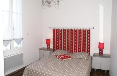 Gondrecourt-le-Chateau House | Horville Garden Retreat