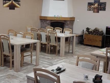 Novy Poddvorov Hotel | Hospůdka U Smrku