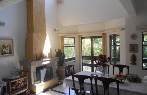 Bacacheri House | Hospedagem Three Little Birds