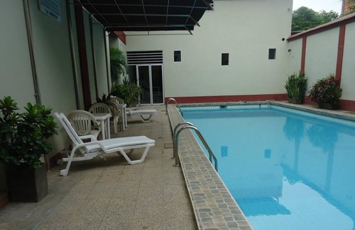 Calleria Hotel | Hospedaje Komby