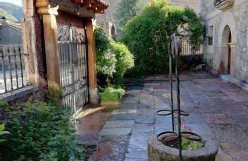 Puebla de Lillo Cottage | Hospital del Caminante II for 11 people. Full rental