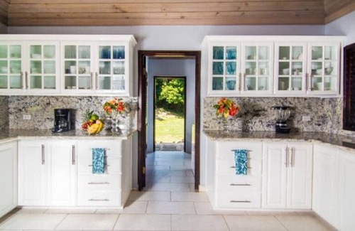 Montego Bay Apartment | Hospitality Expert HALF HILL: Pool, Beach & Chef