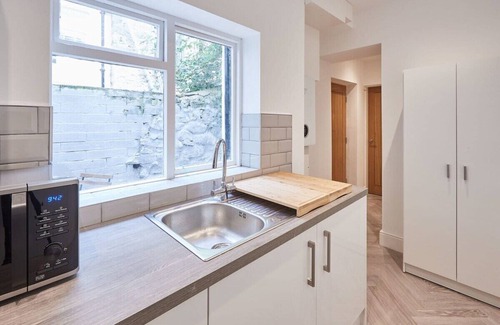 Bont Newydd Apartment | Host & Stay | Apartment 1, High Street