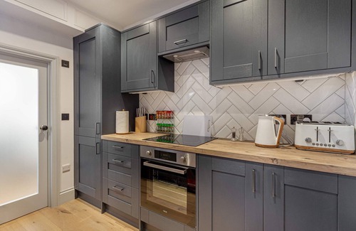Hereford House | Host & Stay | Barton Road Retreat