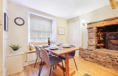 Little Hayfield House | Host & Stay - Batemill Cottage