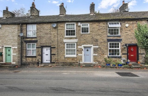 Little Hayfield House | Host & Stay | Batemill Cottage