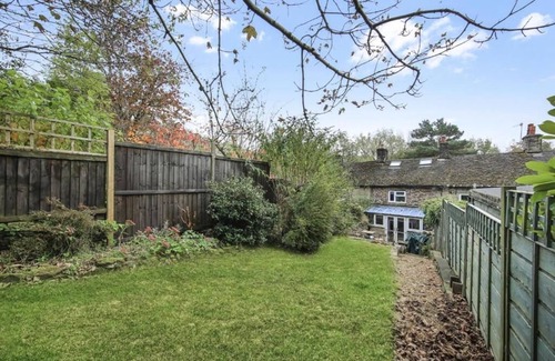 Little Hayfield House | Host & Stay | Batemill Cottage