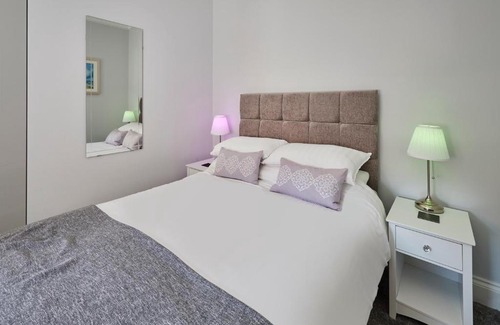 South Cliff Apartment | Host & Stay - Brooklands Timeless