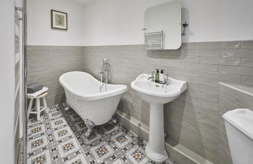 Belford House | Host & Stay - Cedar Cottage