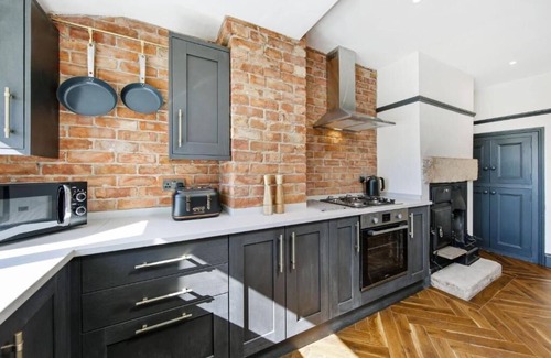 Holestone Moor House | Host & Stay | Charnwood Cottage