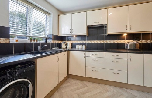 Loftus House | Host & Stay | Cleveland Rest