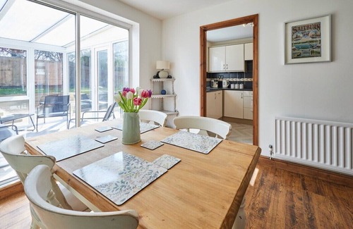 Loftus House | Host & Stay | Cleveland Rest