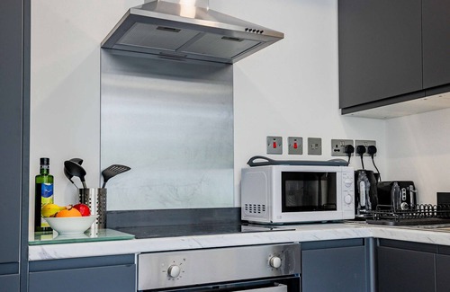 Caterham Apartment | Host & Stay | Croydon Road Dwelling