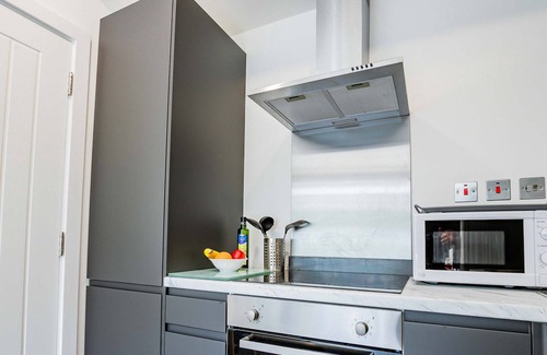 Caterham Apartment | Host & Stay | Croydon Road Dwelling