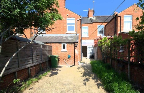 Northampton House | Host & Stay | Delapre Street