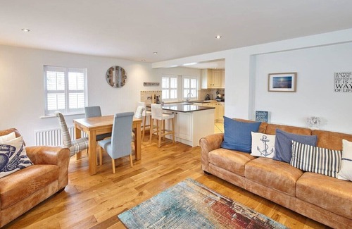 Newton by the Sea House | Host & Stay | Doray House
