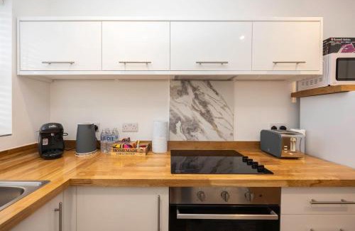 Woodingdean Apartment | Host & Stay - Downland Studio