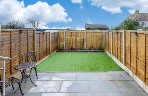 Woodingdean Apartment | Host & Stay - Downland Studio