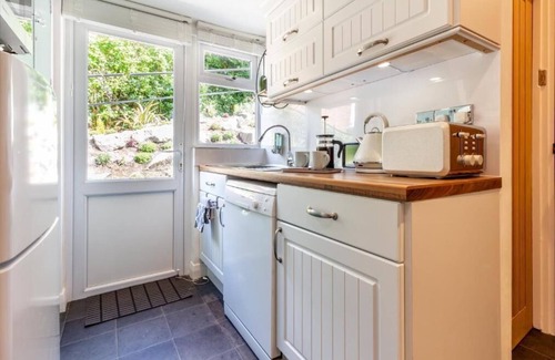 Caterham House | Host & Stay | Farningham Residence