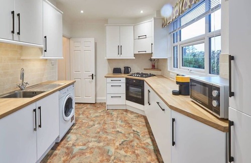 Staines Apartment | Host & Stay | Thamesview