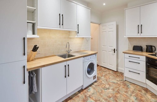 Staines Apartment | Host & Stay | Thamesview