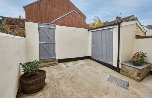 Loftus House | Host & Stay | Glenfield Terrace