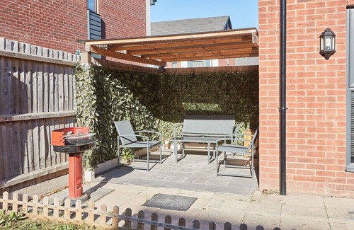 Gamston House | Host & Stay | Greenfinch Road