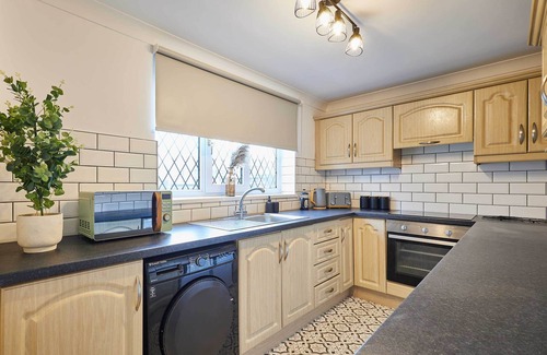 Castleford House | Host & Stay | Joffre Avenue