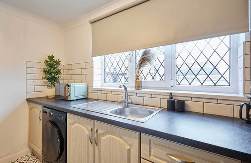 Castleford House | Host & Stay | Joffre Avenue