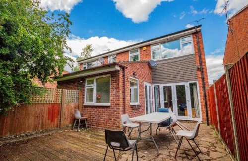 Wyken House | Host & Stay - Manfield Avenue