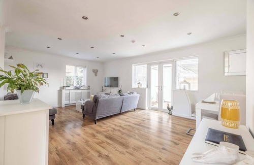 Fifield House | Host & Stay | Meadow Way