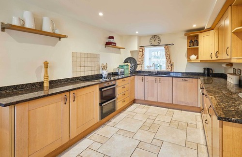 Newton by the Sea House | Host & Stay | Newton Cottage