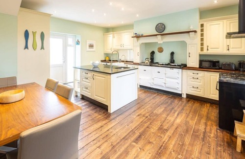 Lesbury House | Host & Stay | Old Reading Room
