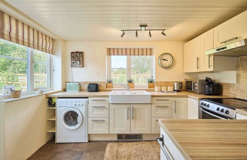 Saxthorpe House | Host & Stay | Pebble Cottage