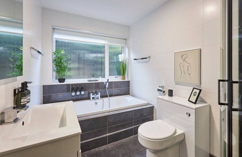 Barwell Apartment | Host & Stay | The Fairway