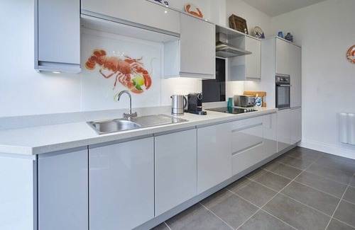 South Cliff Apartment | Host & Stay | The Little Lobster